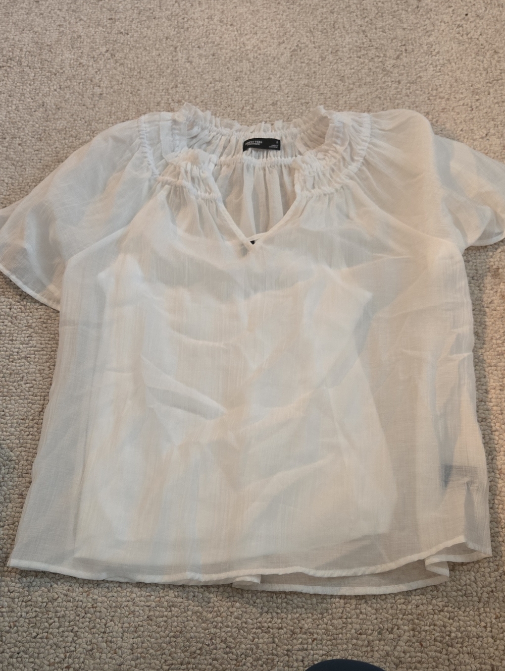 Simply Vera Wang Sheer Ruffle Neck Top in White Size Small Like New